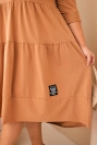 Damenkleid aus Baumwolle in Übergröße mit Rüschendetails und hochgeschlagenen Ärmeln camelowy