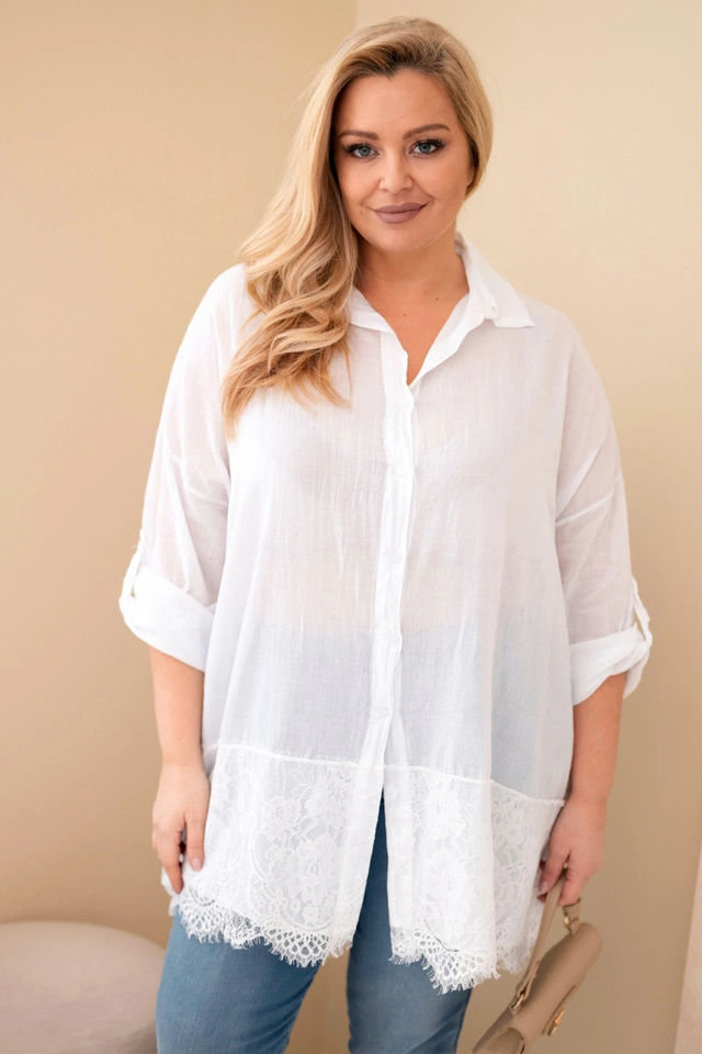 Damenbluse Plus Size aus gewaschenem Baumwollstoff mit Spitzenrand weiß