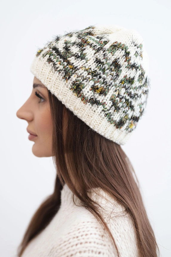 Women's wool winter hat with decorative crystals K399 black