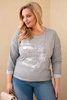 Bluzka damska Plus Size przecierana z nadrukiem i dłuższym tyłem szara