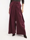 Spodnie damskie szerokie z dodatkiem wiskozy i zakładkami bordowe