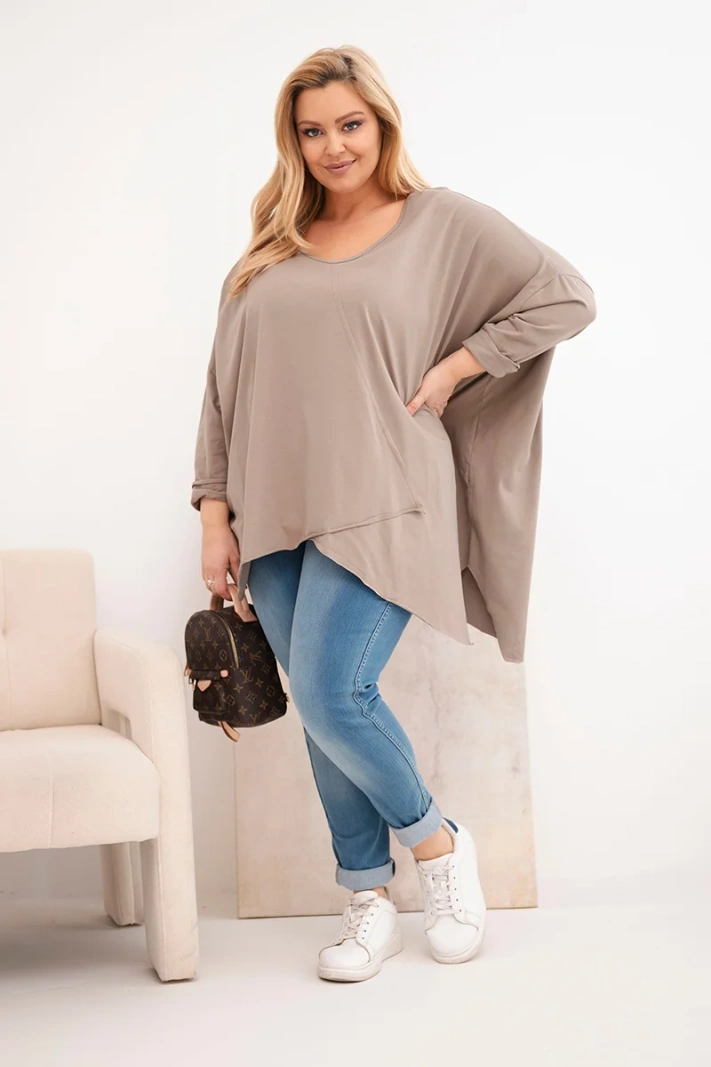Moteriška medvilninė bluzonė Plus Size su asimetriniu apačiu ir V formos iškirpte fango