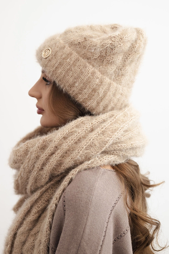 Women's set hat and scarf ribbed with decoration camel
