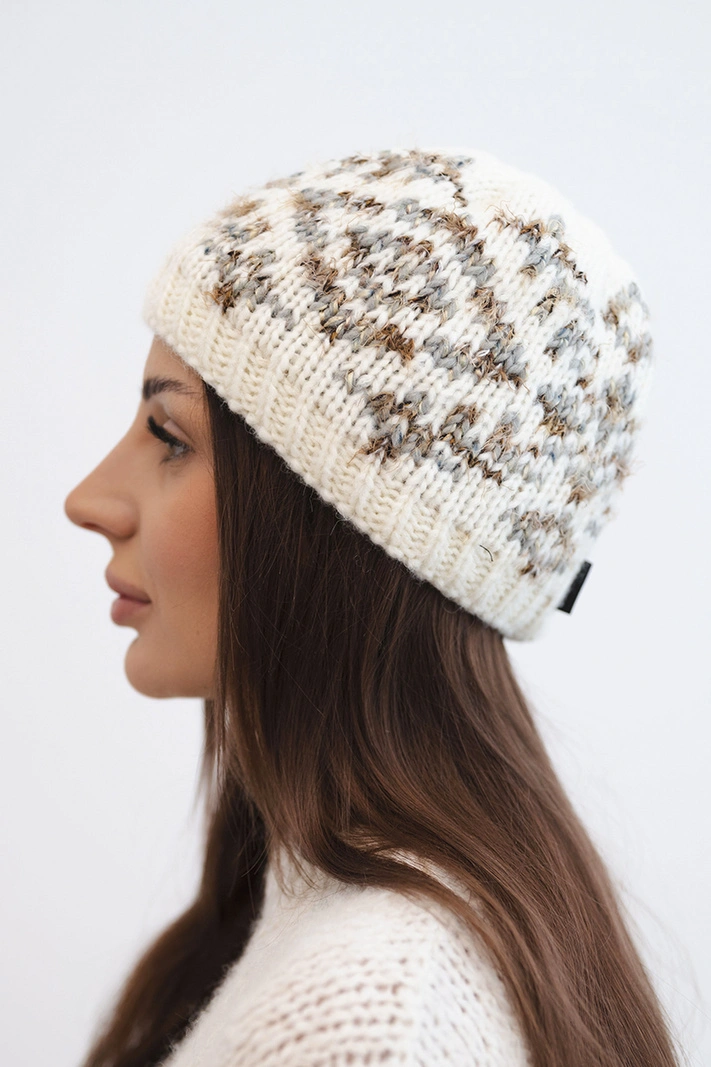 Damen Wintermütze mit buntem Muster und breitem Bündchen K353 ecru+grau