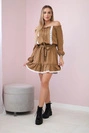 Kleid mit offenen Schultern und Spitze camel