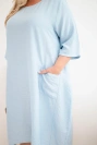 Sukienka damska Plus Size wiskozowa z kieszeniami krótki rękaw niebieska