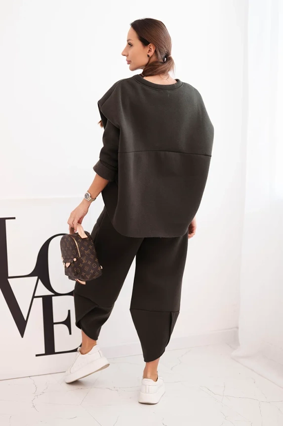 Dámsky teplákový komplet z hrubšieho materiálu so širokými nohavicami khaki