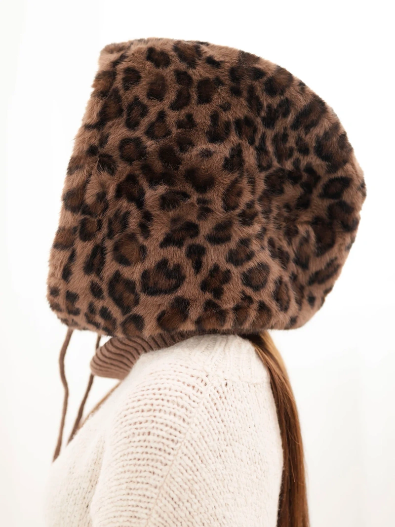 Women's hat hood with faux fur in leopard print with tie fango green