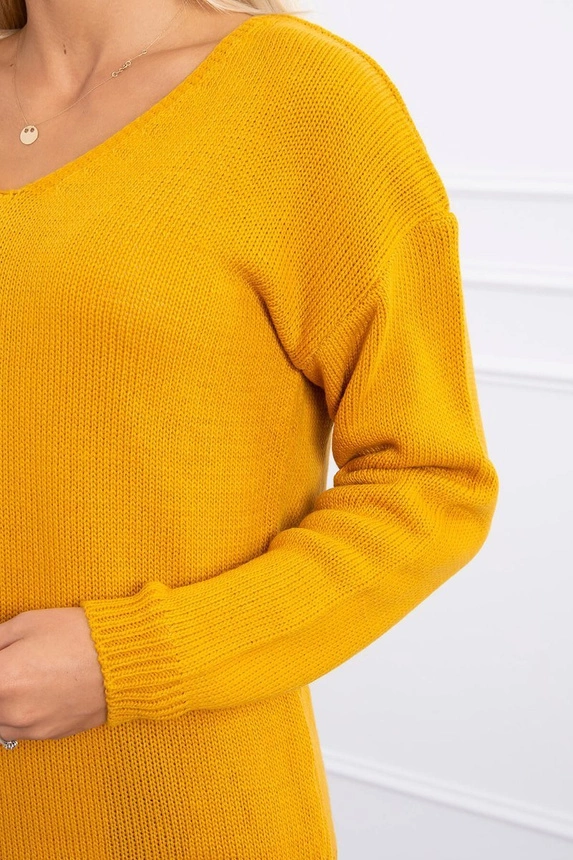 Sweter z dekoltem V musztardowy