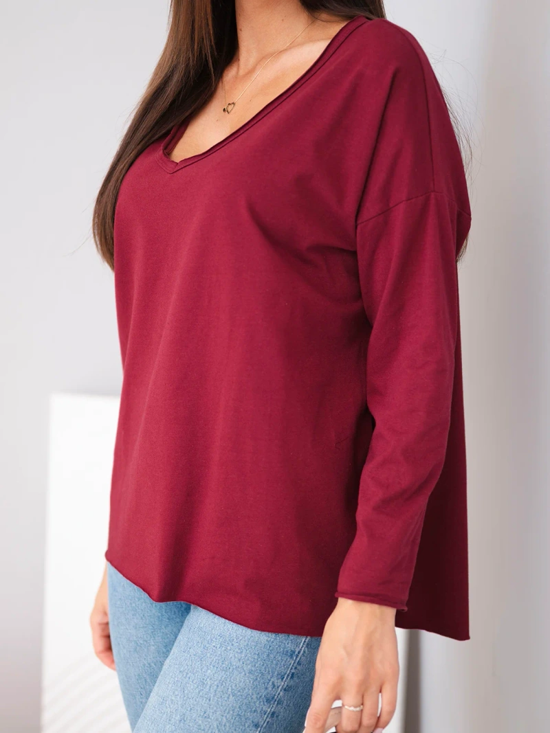 Women's oversized cotton blouse with a V-neck and extended back burgundy