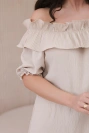 Spanische Bluse mit dekorativer Rüsche beige