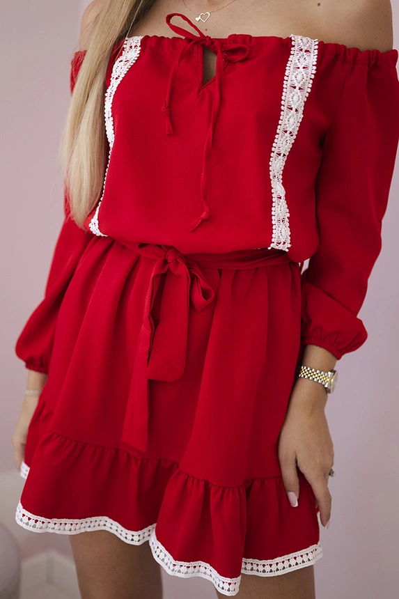 Kleid mit offenen Schultern und Spitze rot