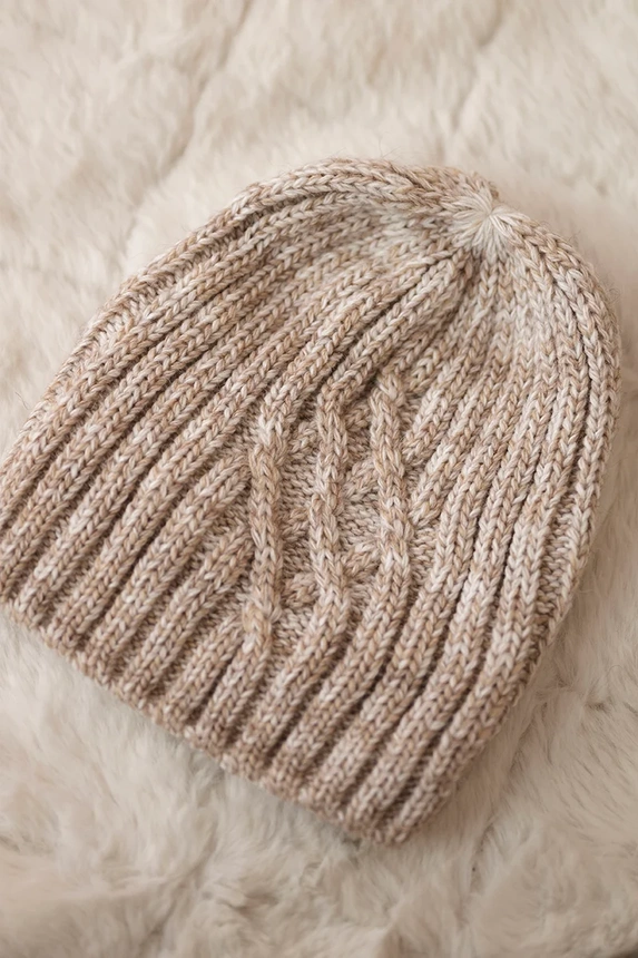 Linksma vilnonė kepuraitė K225 beige