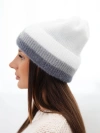 Čiapka dámska beanie rebrovaná s ozdobou biela+tmavosivá