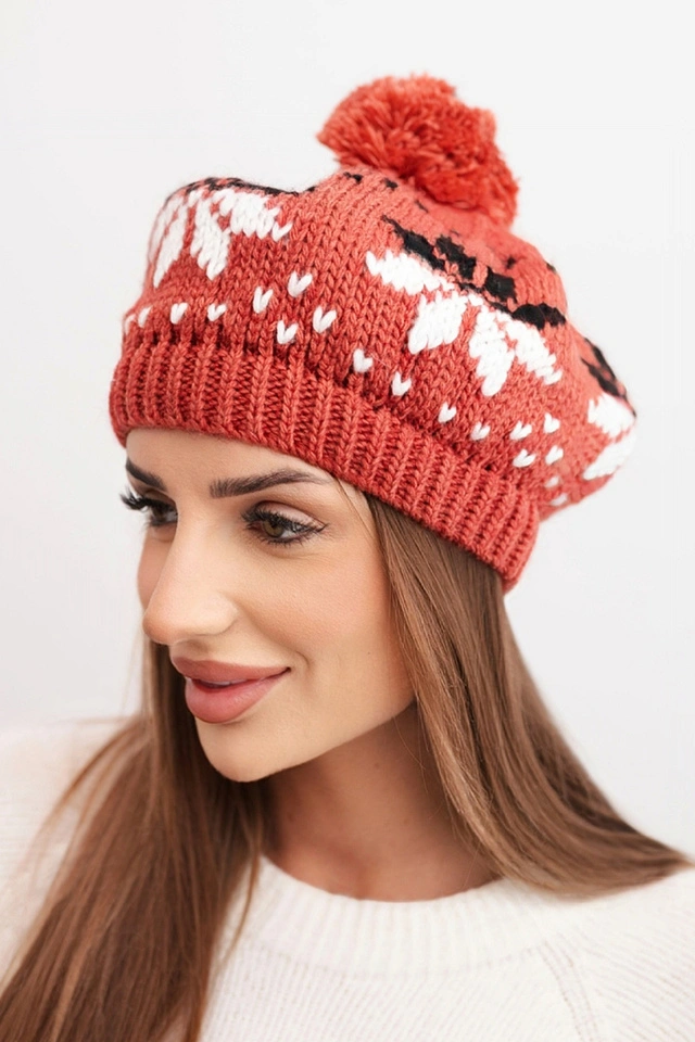 Moteriška žieminė vilnonė kepurė su cyrkoniais ir raštu K455 mocca