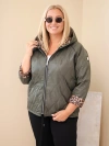 Kurtka damska Plus Size z kapturem i panterkowym wykończeniem khaki