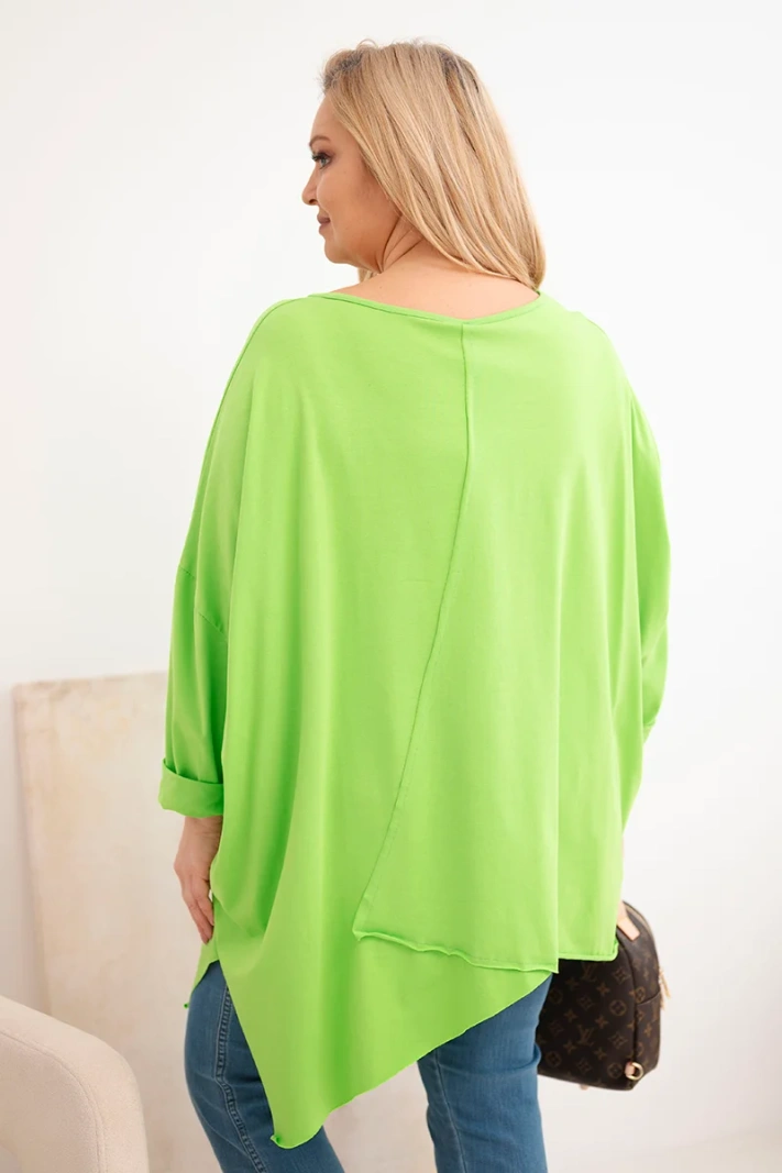 Moteriška medvilninė bluzka Plus Size su asimetriniu apačioje ir V formos iškirpte šviesiai žalia
