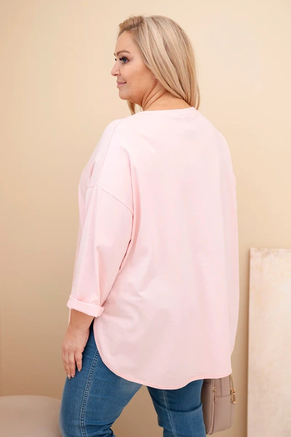Damenbluse Plus Size aus Baumwolle mit Tasche und aufgerolltem Ärmel pudrowy róż