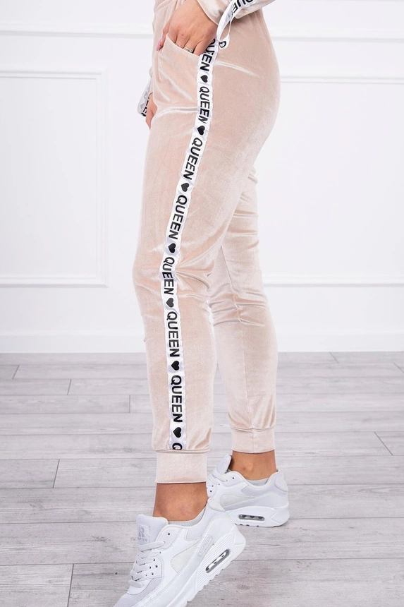 Velūro rinkinys su užrašu Queen beige