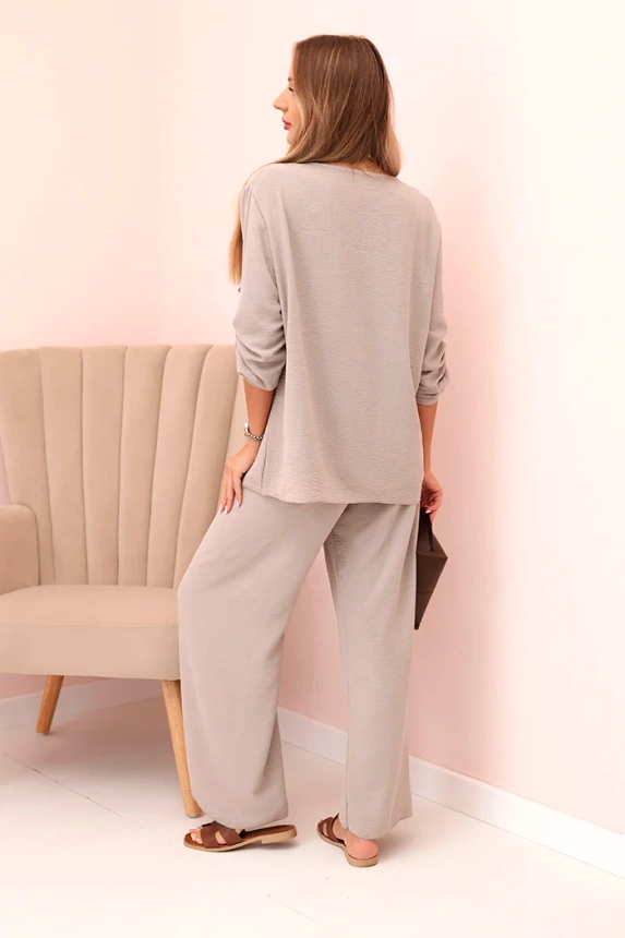 Damen-Set mit einer Bluse mit Halskette und einer weiten Hose fango