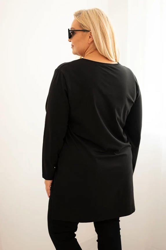 Women's blouse with a longer back and print black