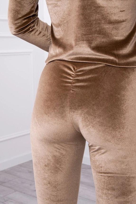 Velor set with ruffles at the back brown