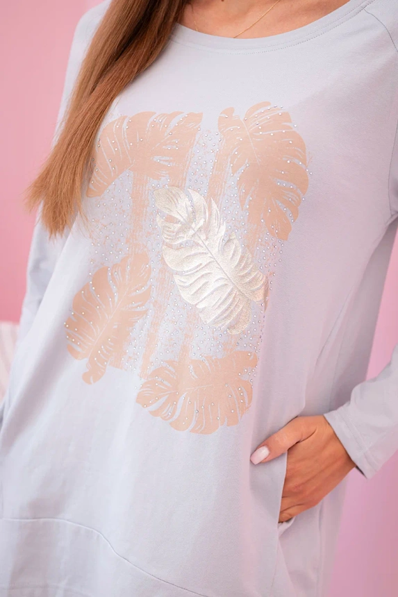 Women's blouse with pockets and decorative print grey