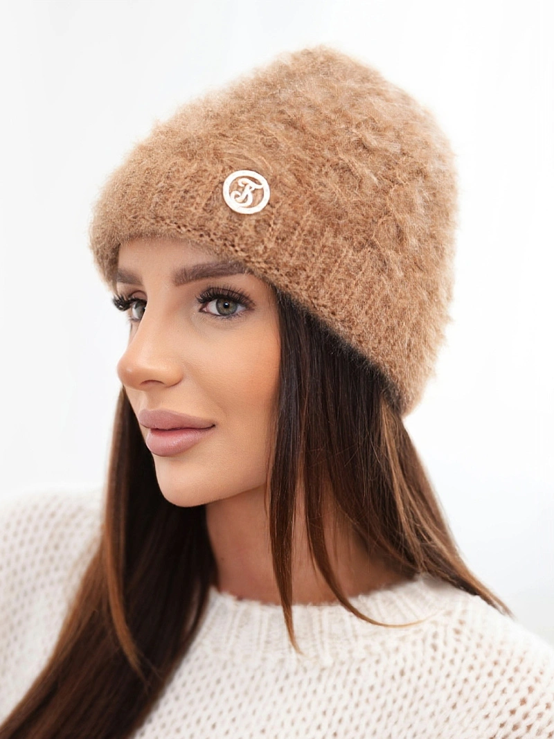 A hat women's ribbed with fluffy texture camel