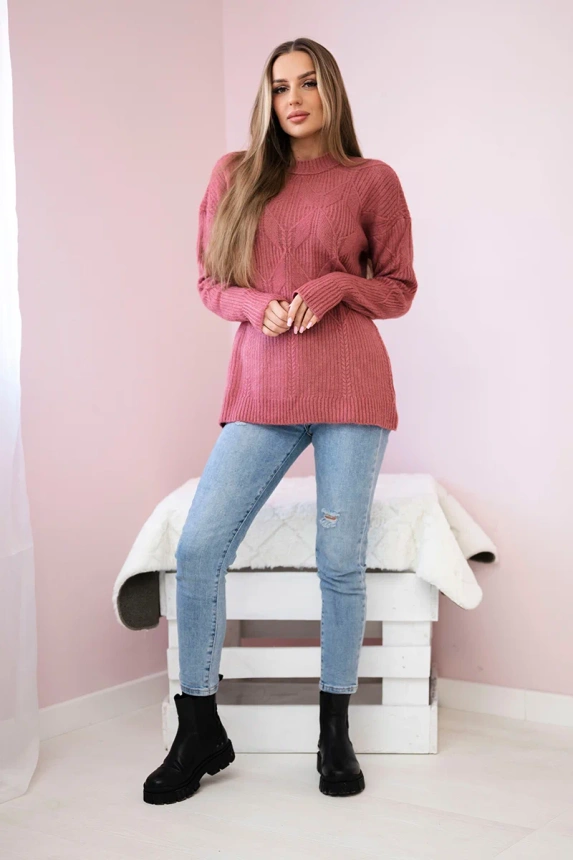 Über den Kopf gezogener Pullover mit modischem Gewebe dunkelrosa