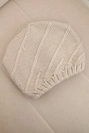 Dámská zimní čepice s ozdobným pletením a klasickým střihem K372 béžová