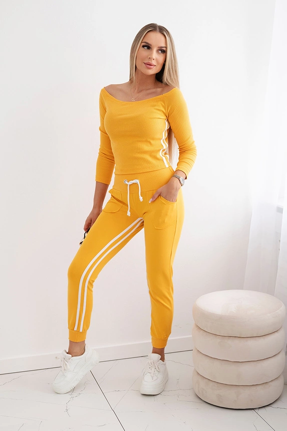 Set with a double stripe mustard+white