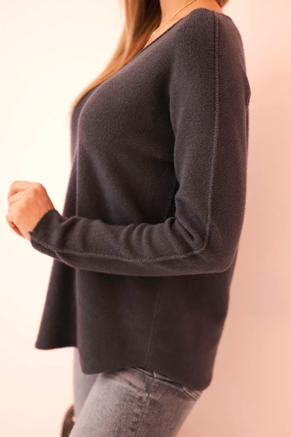 Women's sweater with viscose and a V-neck graphite