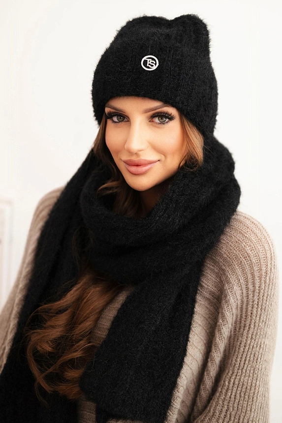 Women's set hat and long scarf made of soft yarn black