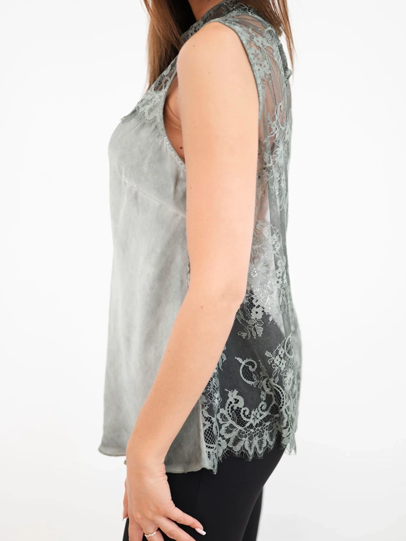Damenbluse aus Viskose-Satin mit Spitze und Stehkragen khaki