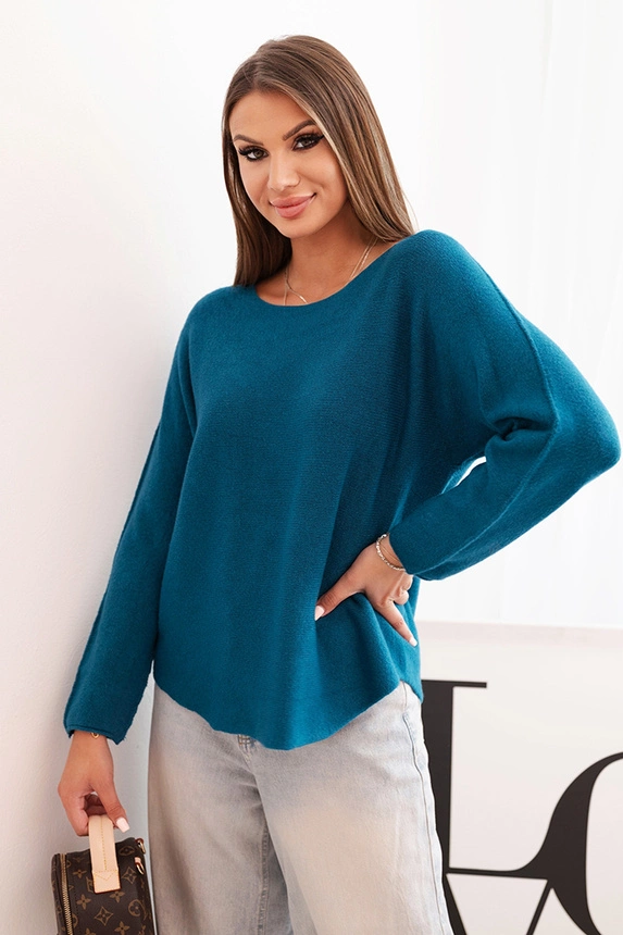 Women's sweater made of viscose with long sleeves and a round neckline sea color