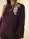 Damenpullover mit dekorativem Detail am Ausschnitt pflaume