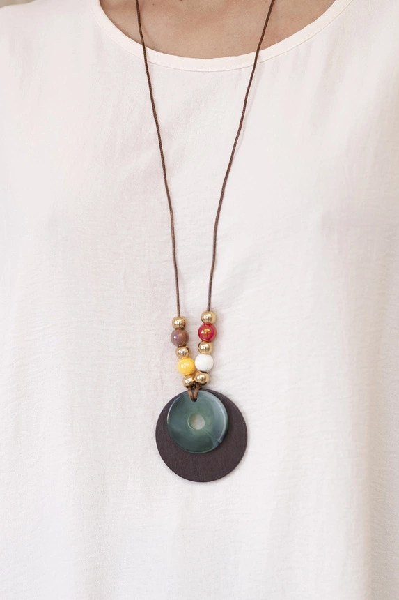 Oversized blúzka s príveskom svetlobéžová