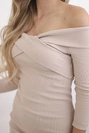 Tailliertes Kleid mit V-Ausschnitt hellbeige