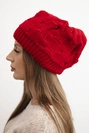 Moteriška žiemos kepurė iš vilnos su dekoratyviniu pynimu K451 raudona