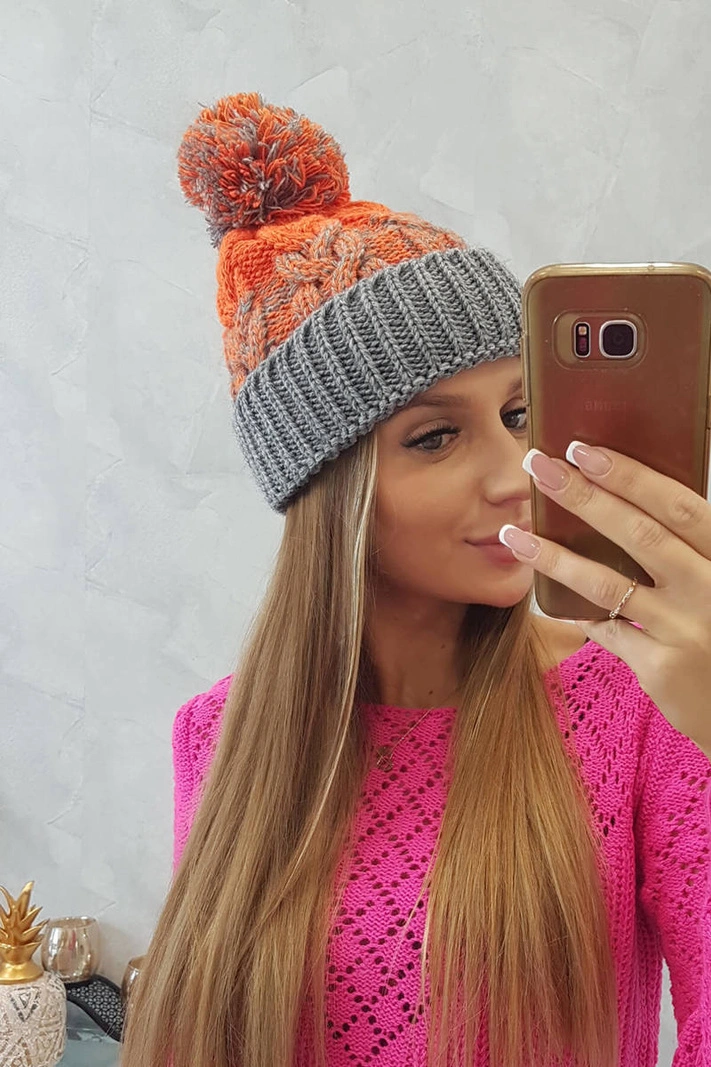 Moteriška kepurė su pomponu Abigail K326 pilka+neon orange