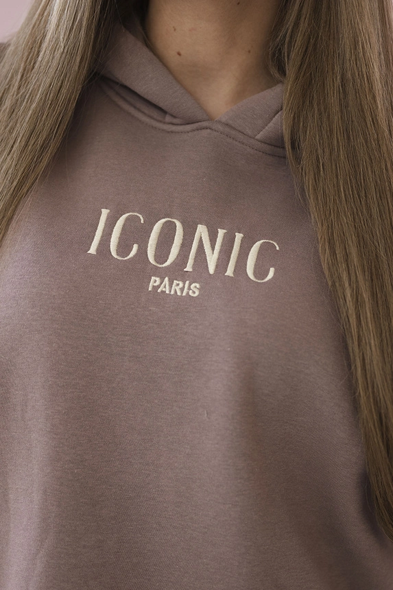 Isoliertes Baumwoll-Set, Sweatshirt mit bestickter + Hose mocca