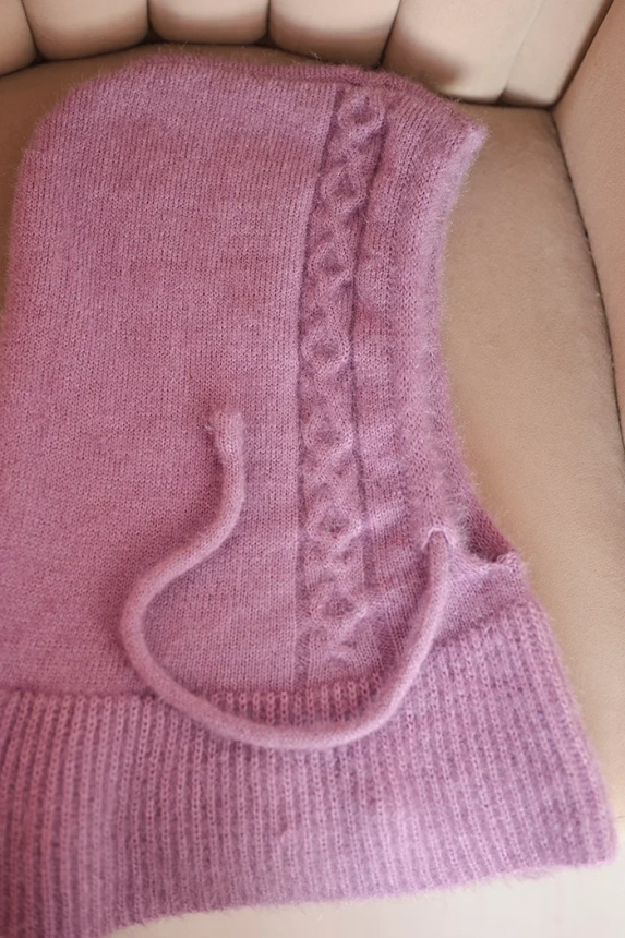 Damenkapuze mit Bindung und Zopfgeflecht hellviolett