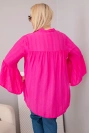 Bluzka damska wiskozowa Plus Size z falbaniastym rękawem i dekoltem V fuksja
