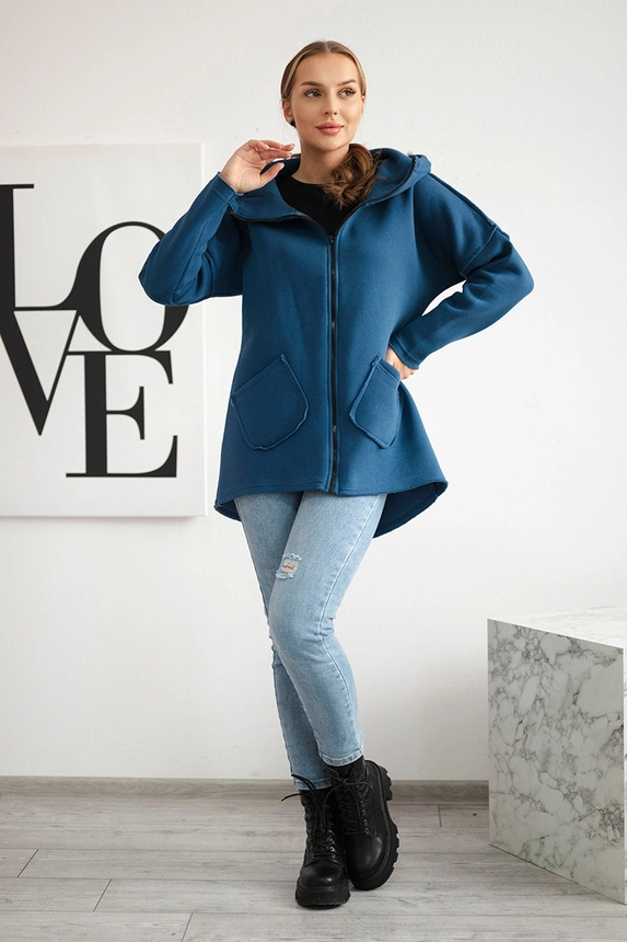 Isoliertes Sweatshirt mit längerem Rücken und Taschen aus Denim