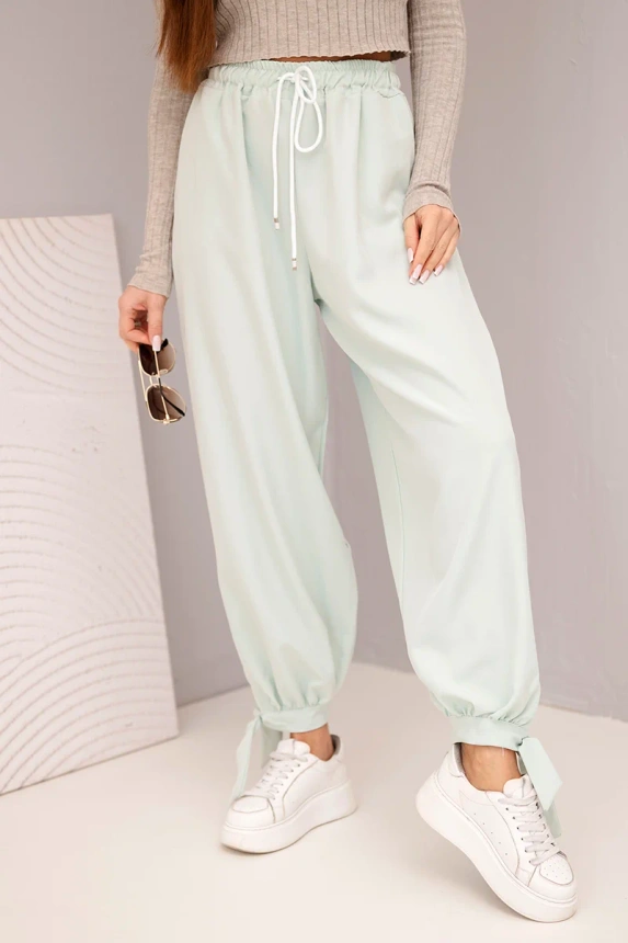 Damenhose mit weitem Bein und Bindung am unteren Ende dunkel mintgrün
