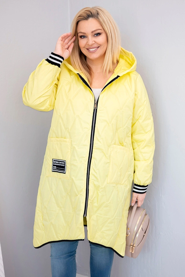 Kurtka damska Plus Size pikowana z kapturem i sportowymi mankietami żółta