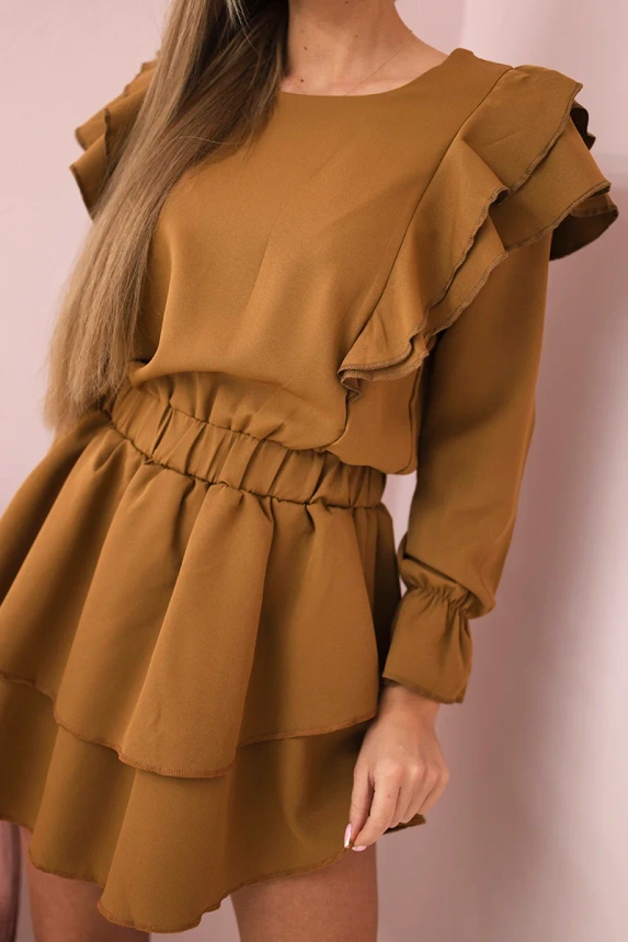 Kleid mit vertikalen Rüschen camel