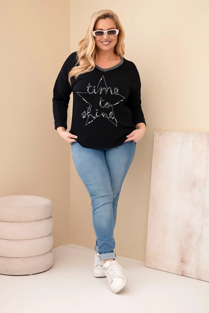 Damenbluse Plus Size mit Schriftzug und Perlen schwarz