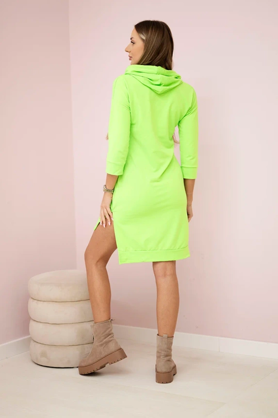 Kleid mit längerem Rücken und buntem Druck grün neon