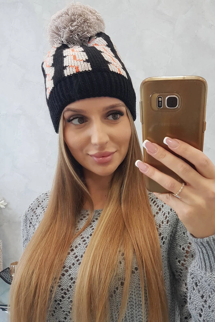 Cap with a pompom Rozalia K323 beige+black